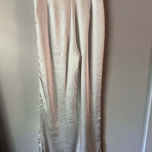 HOLIDAY WHITE WIDE LEG SATIN PANTS - VICI - XS - NWT! - Picture 4 of 6